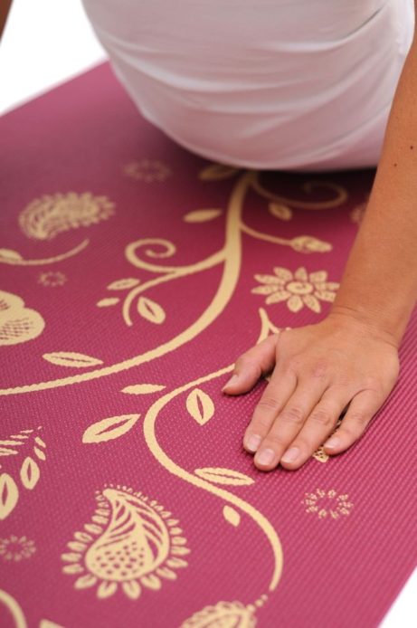 Designová jóga podložka pro rozkvetlou jógu.
